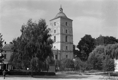 kościół pw. Świętej Trójcy i Wszystkich Świętych - dzwonnica, skan 1