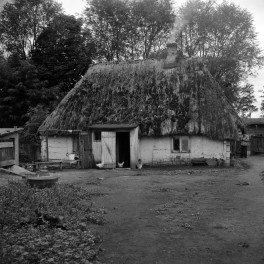 chata - widok od podwórza, skan 1