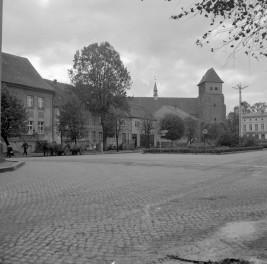 rynek - pierzeja wschodnia, fragment, skan 1