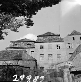 kamienica - elewacja frontowa, skan 1