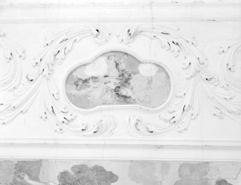 pałac - wnętrze: fragment plafonu w sali (balowej) antenatów, skan 1