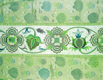 klasztor Benedyktynek - zbiory - materiał z haftem - fragment, skan 1