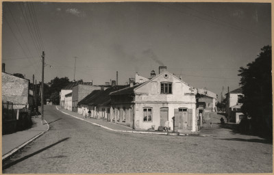 Miasto - ulica 1 Maja róg Cichej -  widok ogólny zabudowy 

 , skan 1