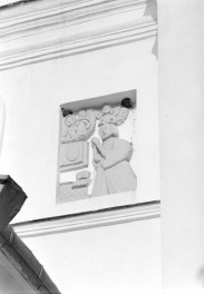 kościół pw. św. Józefa Oblubieńca Najświętszej Maryi Panny - elewacja zewnętrzna - płaskorzeźba, skan 1
