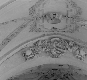 Bazyliki Wniebowzięcia NMP - wnętrze: fragment tęczy oraz sklepienia nieckowego, skan 1