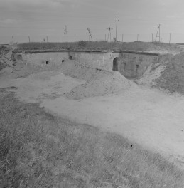 Twierdza Różan - fort nr. 1, kanoniera pomiędzy skarpami, skan 1