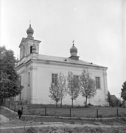 cerkiew greckokatolicka, ob. prawosławna parafialna św. Mikołaja Cudotwórcy - elewacja boczna, skan 1
