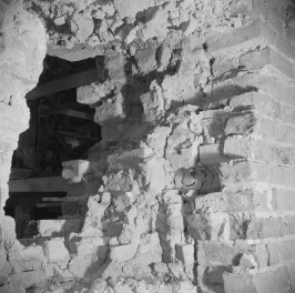 kościół nawiedzenia NMP - przyziemie, mur gotycki, skan 1