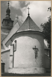 Kościół parafialny - widok na prezbiterium z zewnątrz, skan 1