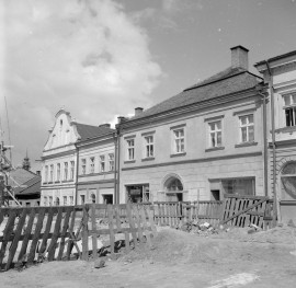 rynek - kamienice, elewacja, pilastry, boniowanie, skan 1