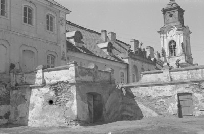 pałac - mur oporowy dziedzińca, skan 1