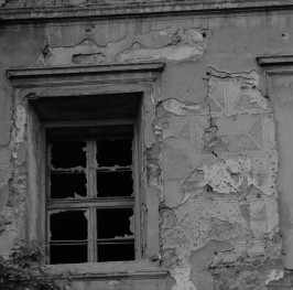 zamek Oppersdorffów - zamek górny - skrzydło południowe - elewacja zewnetrzna - fragment z sgrafitto, skan 1