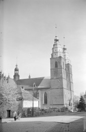 kościół parafialny pw. Narodzenia Najświętszej Marii Panny - widok od północnego-zachodu, skan 1