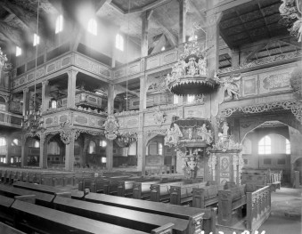 kościół Pokoju im. Trójcy Świętej - wnętrze, ambona, sklepienie. loże, skan 1