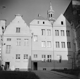 kamienica - elewacja frontowa, skan 1