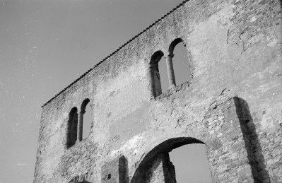 opactwo cysterskie - fragment pozostałości klasztoru, skan 1