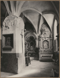Kościół parafialny - wnętrze, widok nawy w kierunku prezbiterium , skan 1