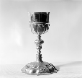 kościół po-klasztorny - kielich około 1730, skan 1