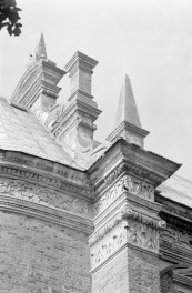 kościół parafialny pw. św.św. Floriana i Katarzyny - szczyt prezbiterium - fragment, skan 1