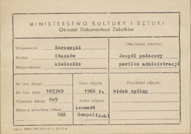 Zespół pałacowy - budynek stajni cugowej , widok na elewację frontową - metryczka, skan 1