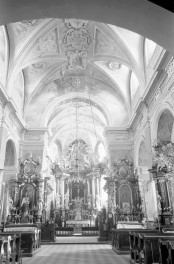 klasztor oo. Paulinów - kościół pw. św. Jana Ewangelisty - wnętrze - prezbiterium, skan 1