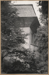 Zespół pałacowy - widok na płn-wsch. narożnik pałacu, skan 1