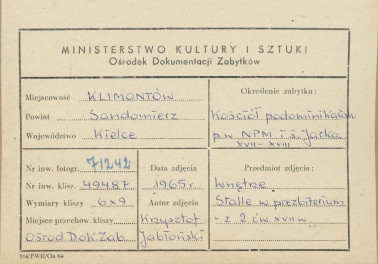 Zespół klasztorny - kościół, widok na stalle w prezbiterium - metryczka, skan 1