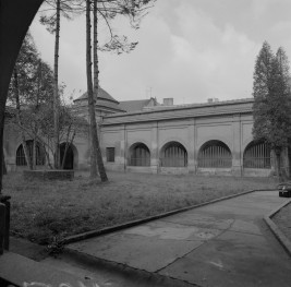 kościół św. Józefa - dziedziniec, krużganki, skan 1