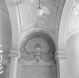 pałac - wnętrze, klatka schodkowa, dekor, skan 1
