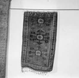 Muzeum Narodowe - Kobierzec typu "Yuruk" XVIII wiek. Całość., skan 1