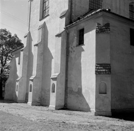 kościół parafialny pw. Wniebowzięcia Najświętszej Marii Panny i św.św. Piotra i Pawła - elewacja wschodnia - fragment, skan 1