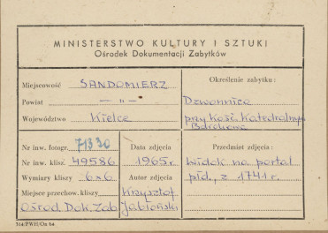 Zespół katedralny - dzwonnica, widok na portal - metryczka, skan 1