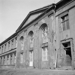 zespół pałacowo parkowy - pałac Mieroszewskich elewacja od strony ogrodu, skan 1