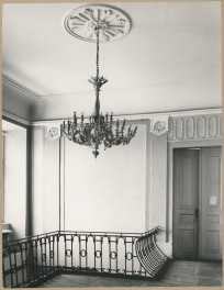 Zespół pałacowy - wnętrze pałacu, hall na  I piętrze, skan 1