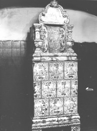 ratusz - wnętrze, piec kaflowy, skan 1