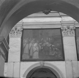 Bazyliki Wniebowzięcia NMP - wnętrze: obraz ze sceną z dziejów zakonu, kapitel, pilaster, skan 1