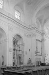 Kościół Niepokalanego Poczęcia Najświętszej Maryi Panny - wnętrze: ściana nawy głównej, skan 1