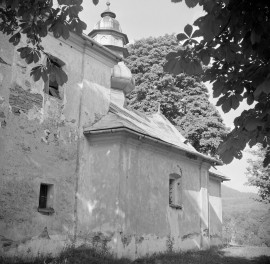 cerkiew greckokatolicka, ob. kościół rzymskokatolicki - elewacja boczna, fragment, skan 1