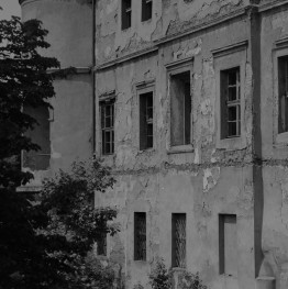 zamek Oppersdorffów - zamek górny - skrzydło południowe - elewacja zewnetrzna, skan 1
