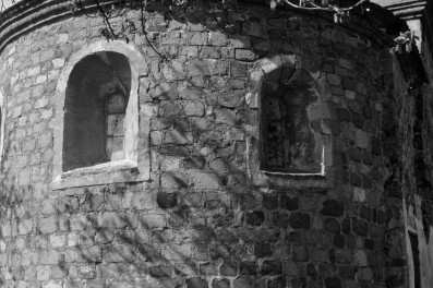 kościół romański - fragment absydy, skan 1
