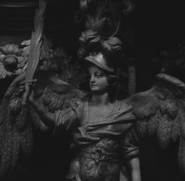 Bazyliki Wniebowzięcia NMP - wnętrze: ołtarz główny, figura , skan 1