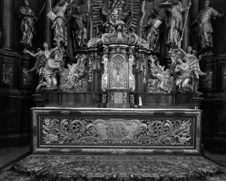 kościół pw. Wniebowzięcia Najświętszej Maryi Panny i św. Mikołaja - wnętrze - prezbiterium - ołtarz główny pw. Wniebowzięcia NMP - fragment, skan 1