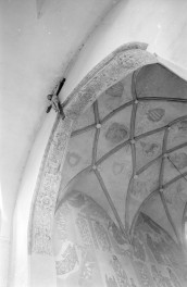 Kościół Trójcy Świętej i Narodzenia Najświętszej Maryi Panny - wnętrze: sklepienie w prezbiterium z polichromią, skan 1