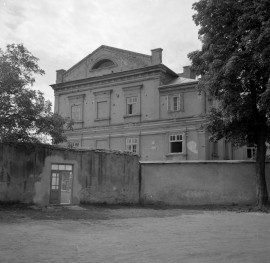 klasztor oo. Dominikanów - elewacja i ogrodzenie, skan 1