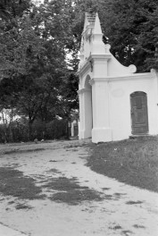 brama przy kościele par. Narodzenia Najświętszej Maryi Panny i świętego Michała Archanioła w Kurowie, skan 1