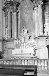 kościół, ob. seminaryjny pw. św.św. Piotra i Pawła - wnętrze: ołtarz główny - część środkowa, skan 1