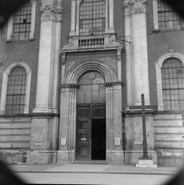 kościół Podwyższenia Krzyża Świętego - portal, elewacja, skan 1