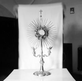 kościół, ob. parafialny pw. św. Bonawentury - wnętrze: monstrancja, ok. 1700, skan 1