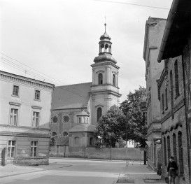 klasztor Franciszkanów - elewacja i barokowa wieża, skan 1