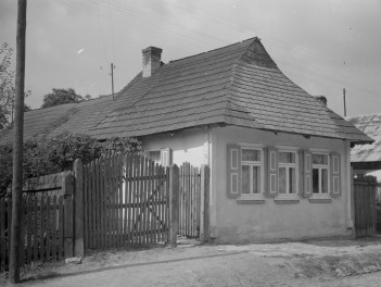 dom - elewacja frontowa, skan 1